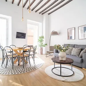 https://luminous-city-apartment-in-historical-building-in.es-andalucia.com