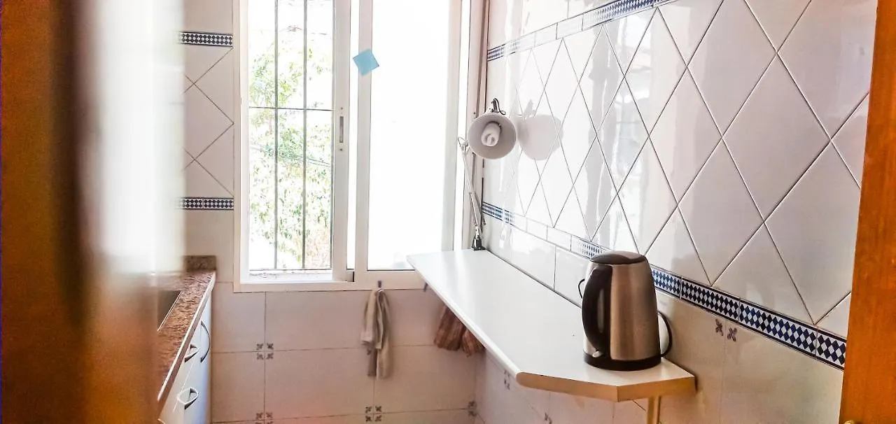 Room with HOSTAL PRICE for Men - Habitacion por precio de hostal para Hombre - Malaga Center, Apartment Homestay - Alojamiento en Apartamento 0*,
